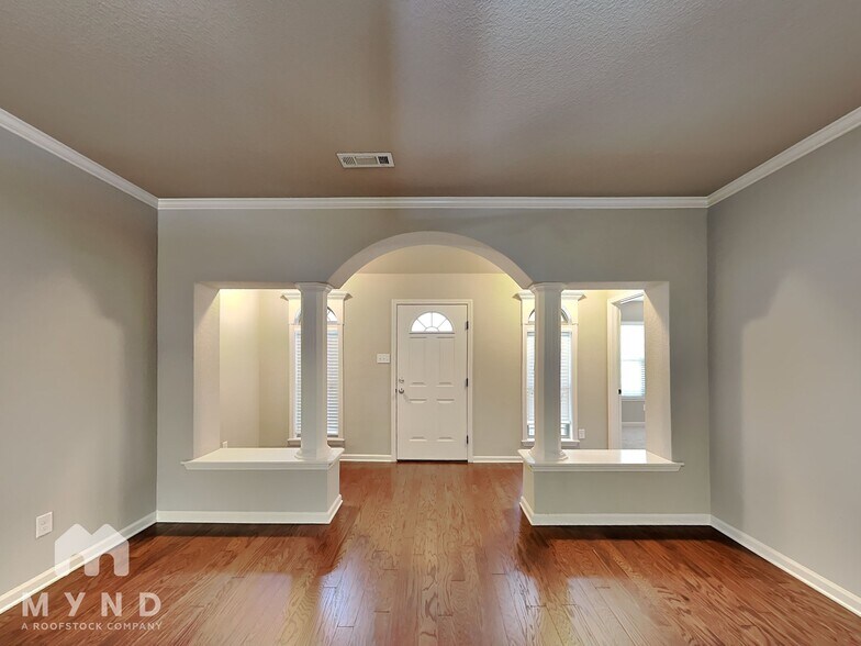 Building Photo - 113 Earnhardt Cir