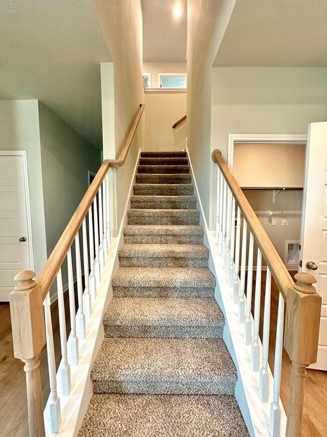 Building Photo - Luxury 2-Story, 4-Bed/ 2.5-Bath Duplex in ...