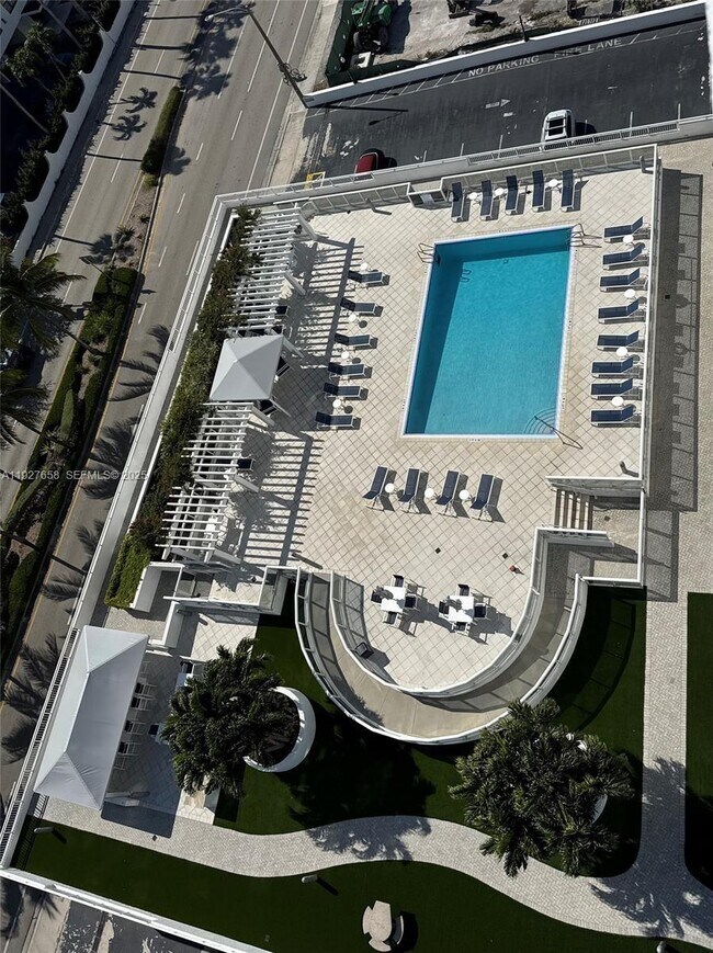 Building Photo - 3015 N Ocean Blvd