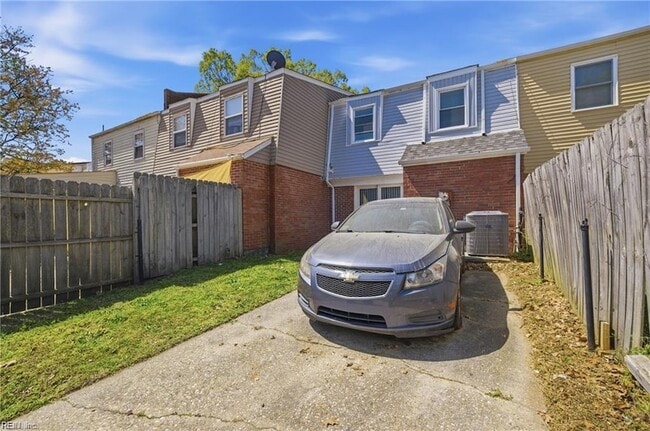 Building Photo - 712 White Hall Ln