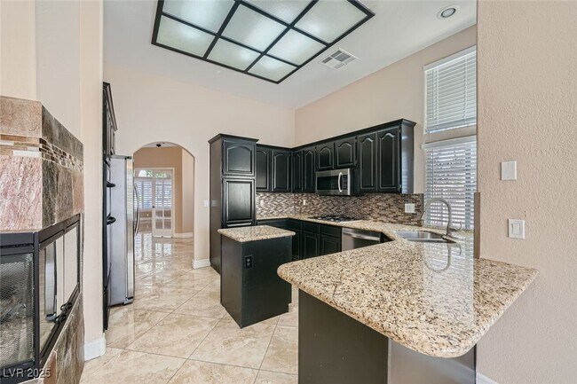 Building Photo - 712 Merialdo Ln