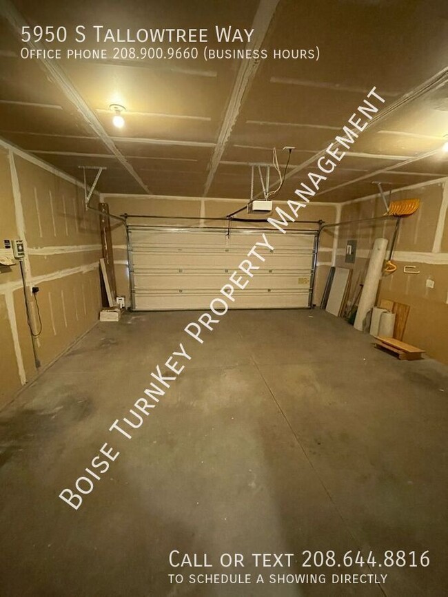 Building Photo - 5950 S Tallowtree Way
