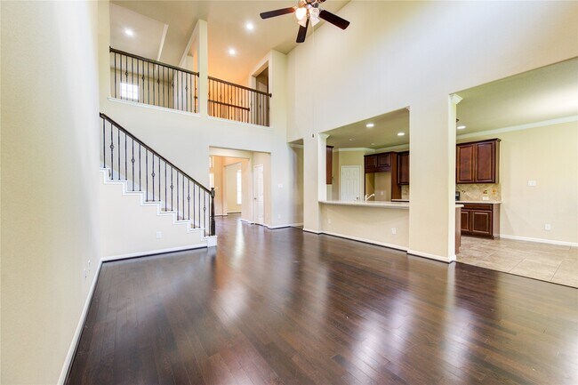 Building Photo - 15727 Whisper Woods Dr