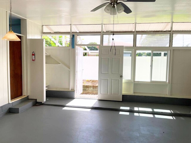 Building Photo - 2379 Kilauea Ave