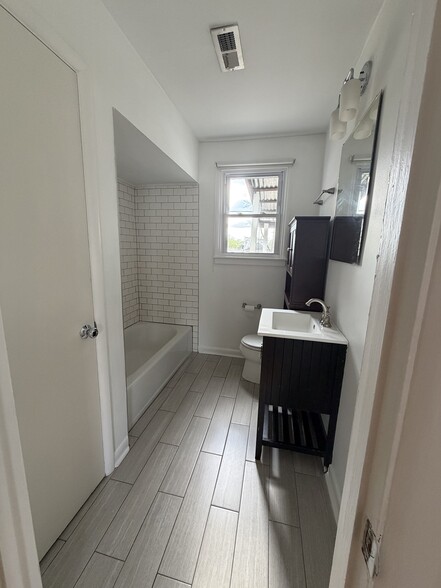 Building Photo - 2418 Brasher Ave