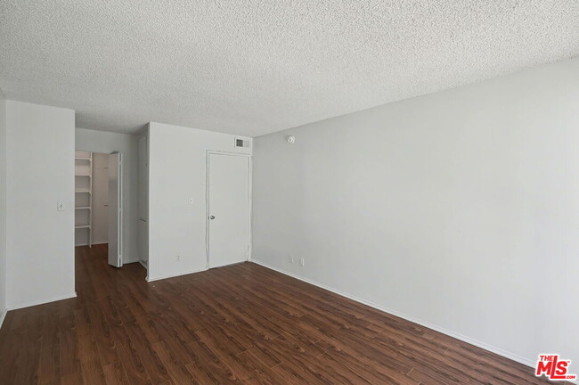 Building Photo - 1340 S Beverly Glen Blvd