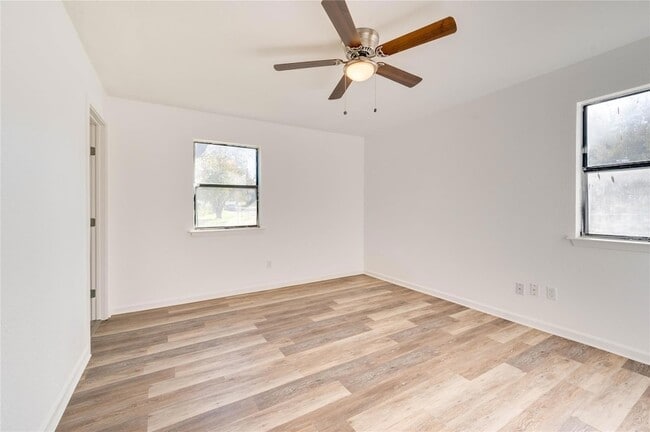 Building Photo - 706 Scenic Dr