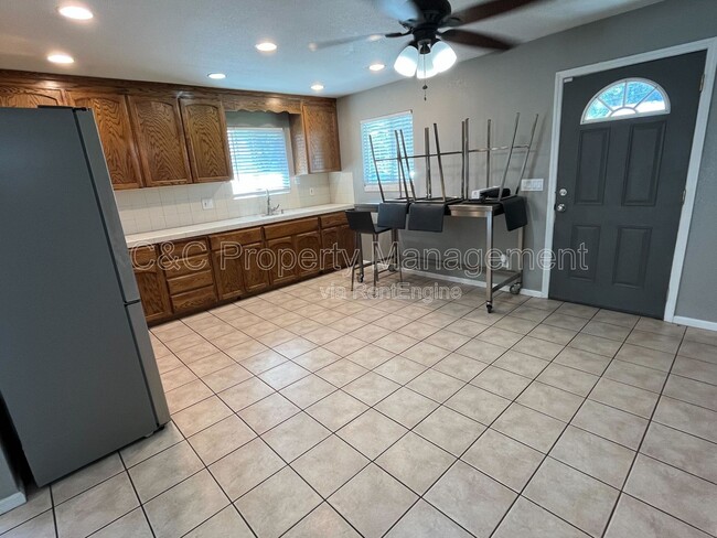 Building Photo - 35 W Emerson Ave