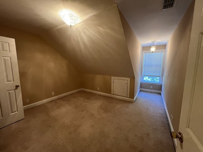 Building Photo - 3BR 2.5BA + Bonus Executive Townhome Near MTSU, FREE Lawn Care!