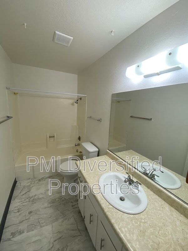 Building Photo - 3075 Berrum Pl