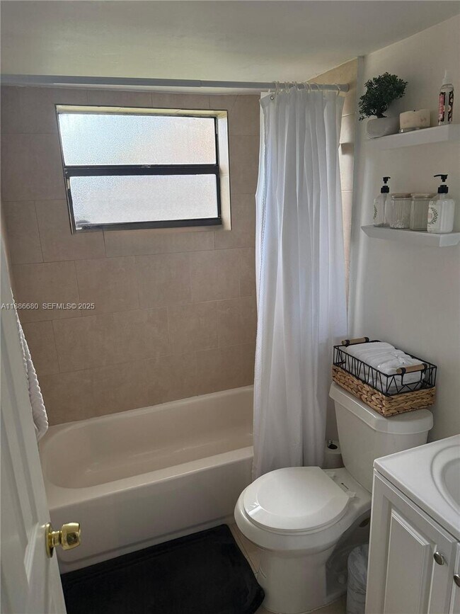 Building Photo - 9984 Nob Hill Ct