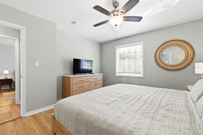 Building Photo - 201 Pompano Dr SE