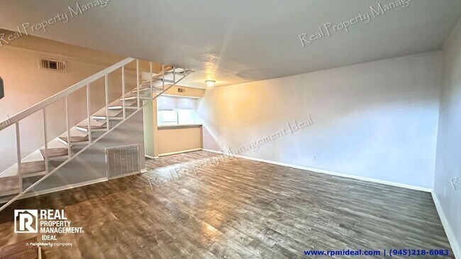 Building Photo - 3045 Park Ln