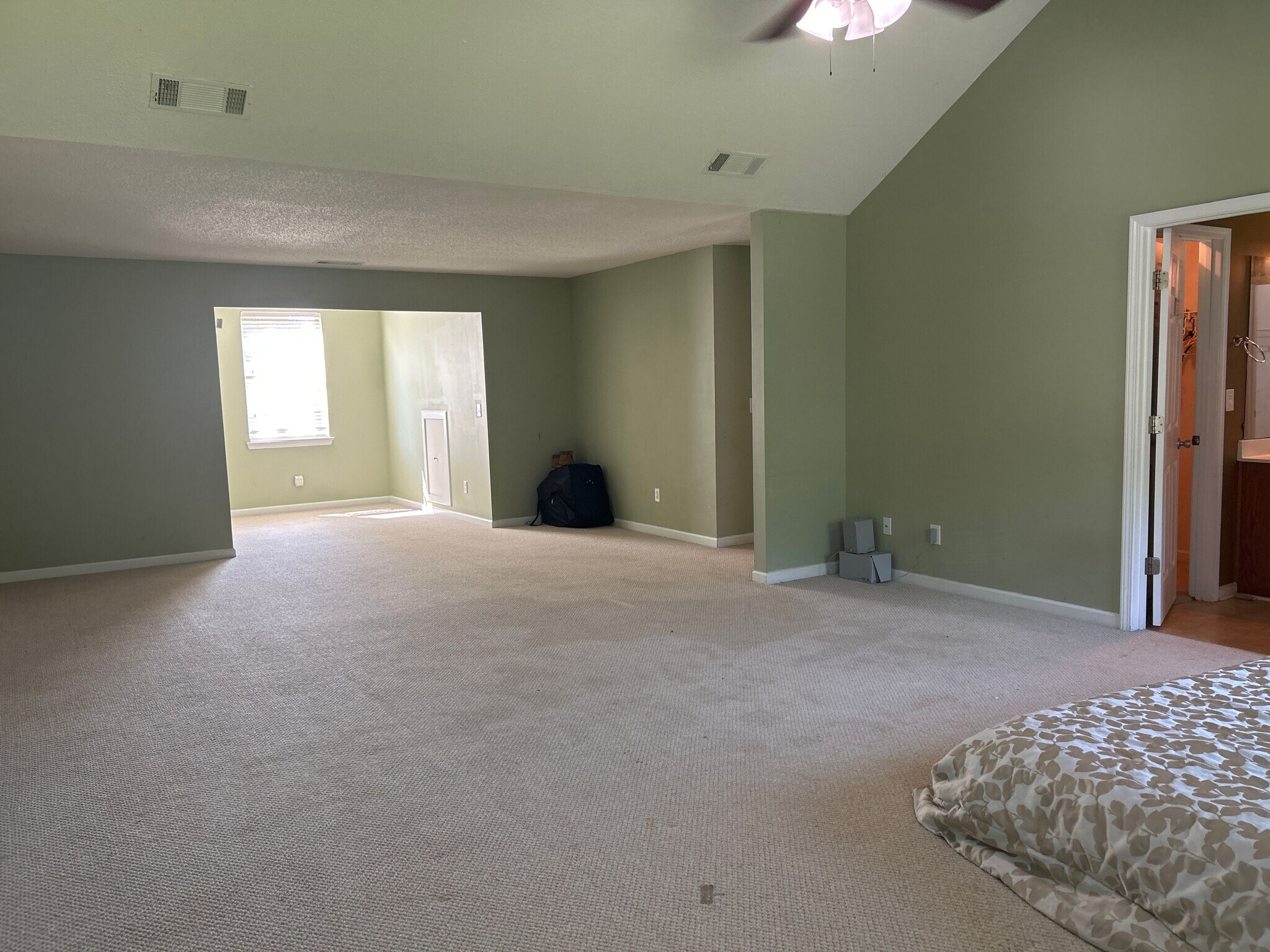 Building Photo - Room in House on Cabana Way