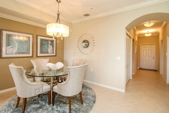 Building Photo - CALLING ALL GOLF ENTHUSIASTS ** STUNNING 2...
