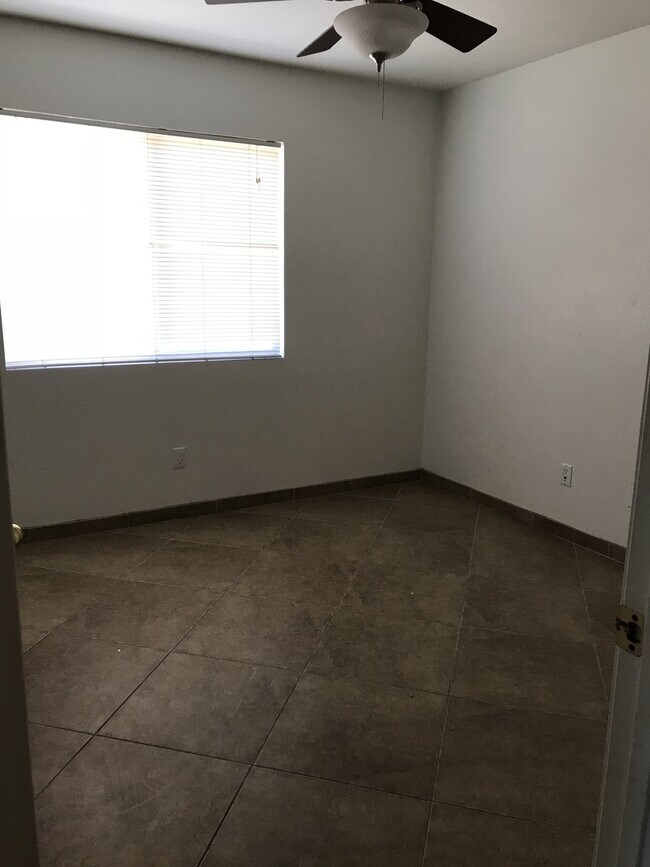 Building Photo - Beautiful home with fenced in backyard!
