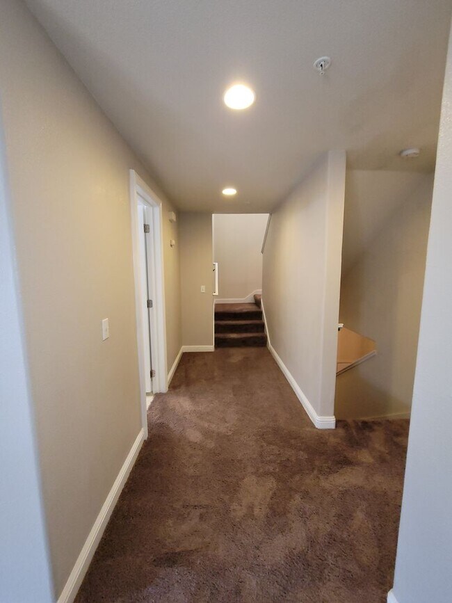 Building Photo - Westlake Villas Condo