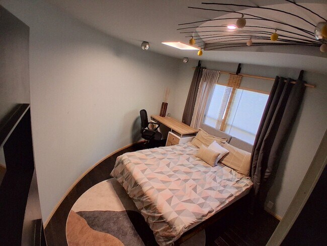 Building Photo - 603 38th St W