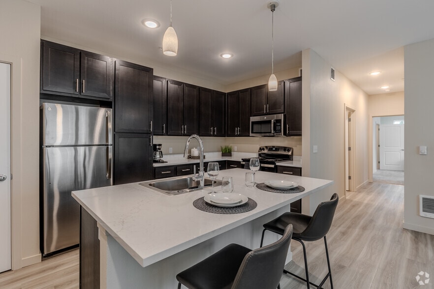 Primary Photo - Fox Ridge Apartments