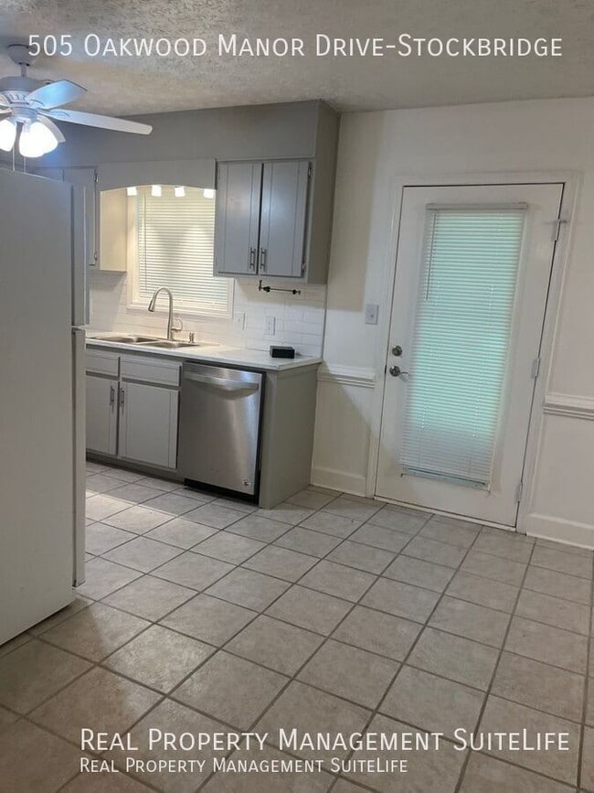 Building Photo - 505 Oakwood Manor Dr