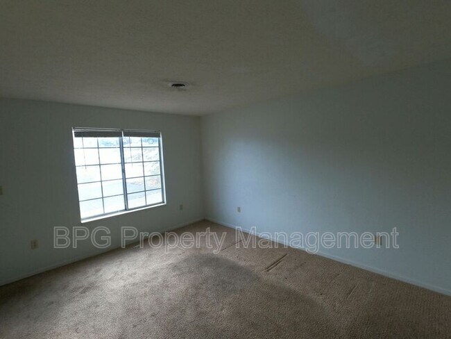 Building Photo - 605 Hamlet Ave