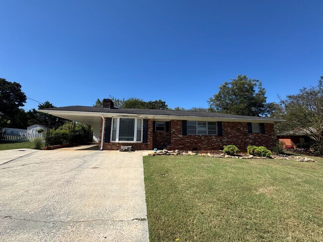 Building Photo - Nice Brick 1/1 with bonus rooms in Silver ...
