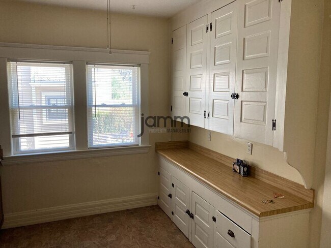 Building Photo - 1285 W 105th St