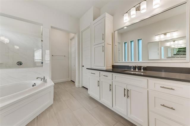 Building Photo - 4601 Parkridge Dr