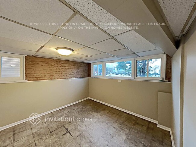 Building Photo - 4623 N Kilbourn Ave