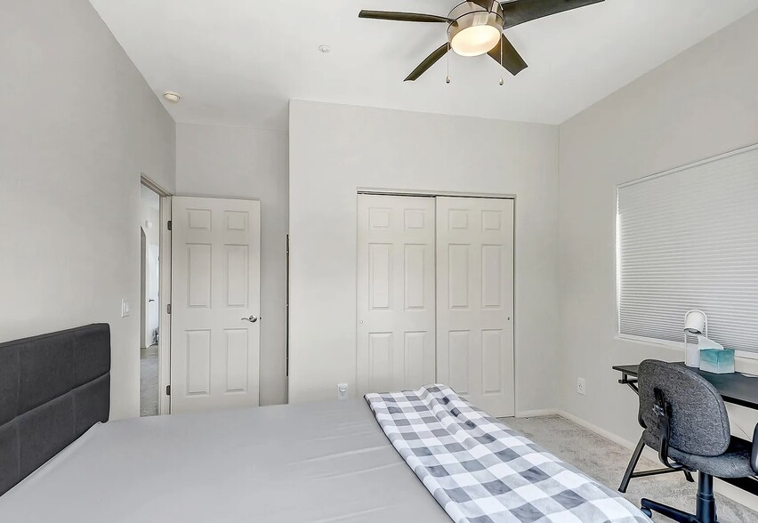 Building Photo - 4220 N Montezuma Ave