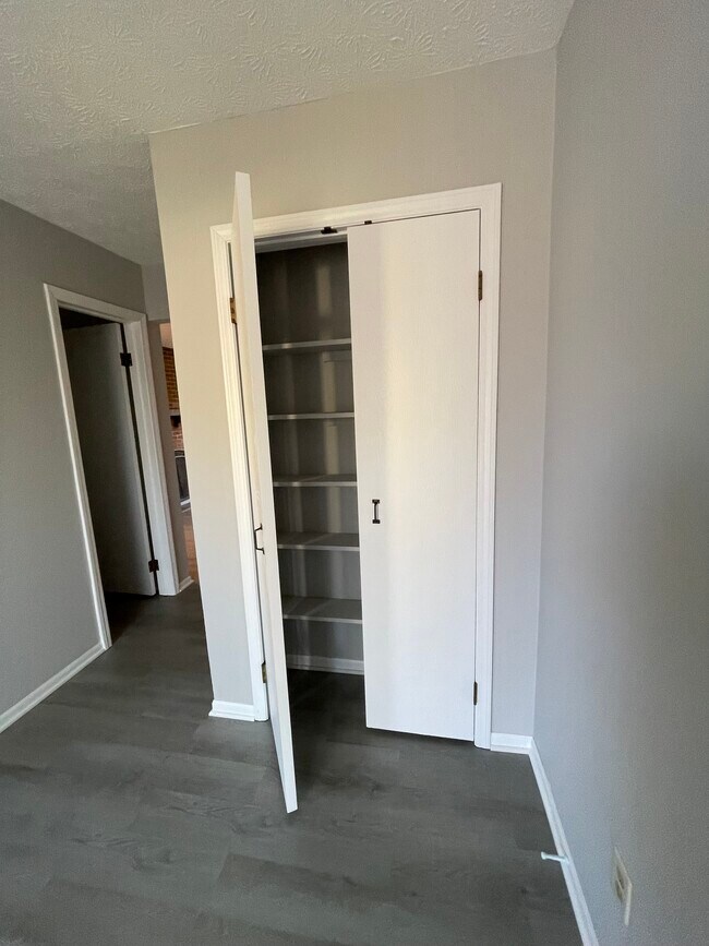 Building Photo - 6455 Brookedge Ct