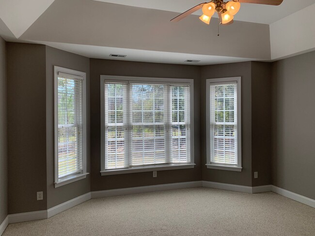 Building Photo - Great Home in Gated Community with Bonus Room!