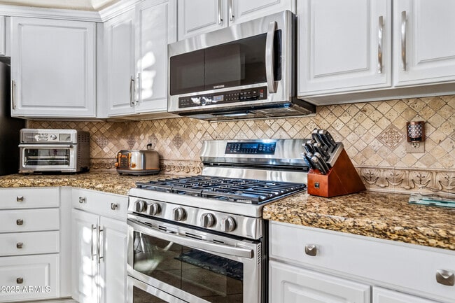 Building Photo - 1817 E Willow Tree Ct