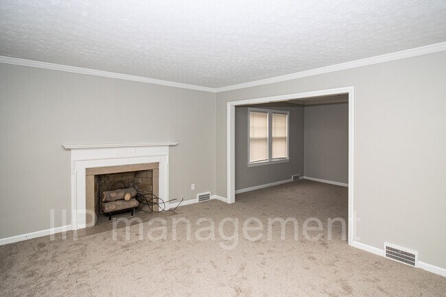 Building Photo - University Heights 4bed gorgeous 2nd Floor...