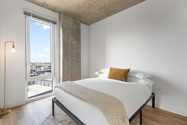 Building Photo - 853 W Blackhawk St