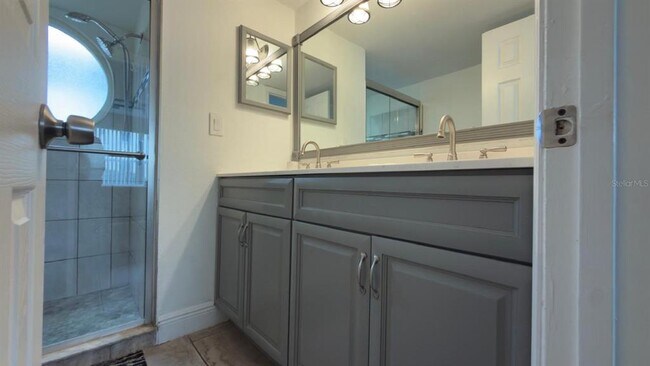 Building Photo - 5014 Laguna Bay Cir