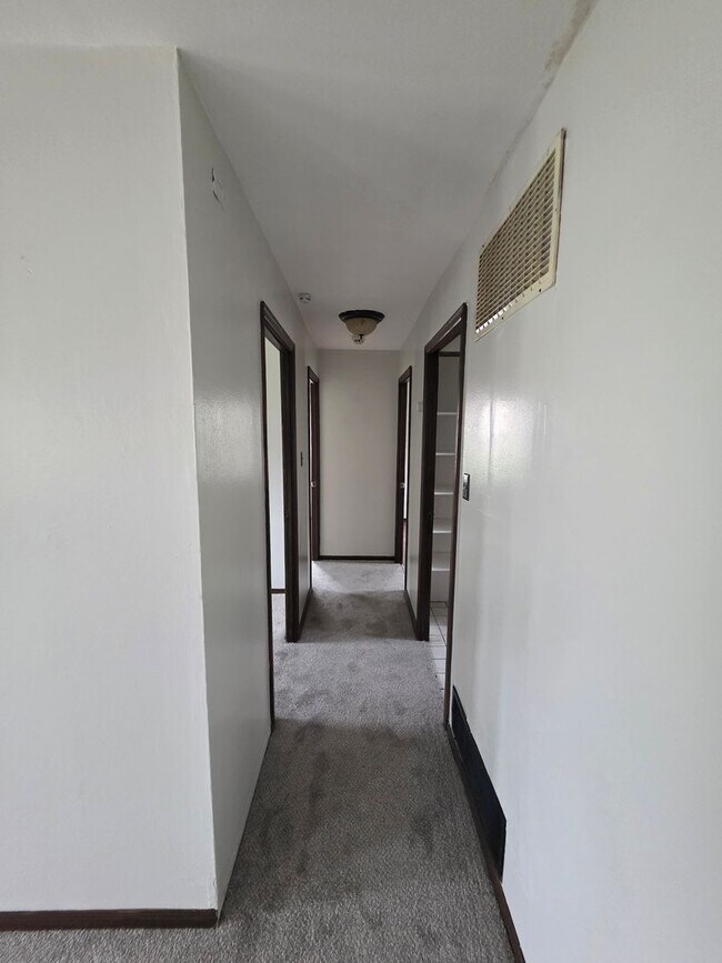 Building Photo - Nice 3BD/1BA