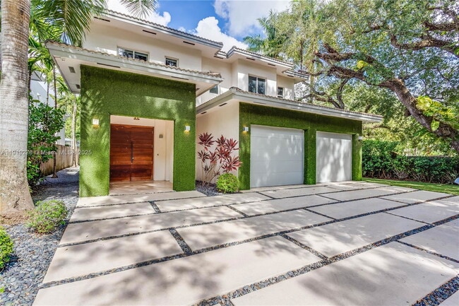 Building Photo - 1701 Espanola Dr