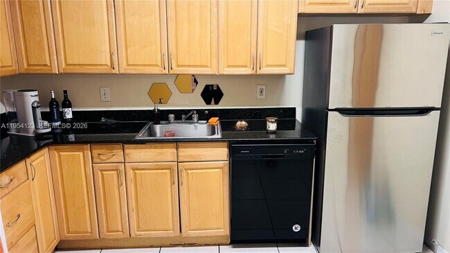 Building Photo - 901 Hillcrest Dr