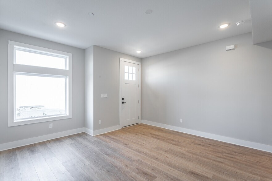 Building Photo - 7175 Garden Grove Way