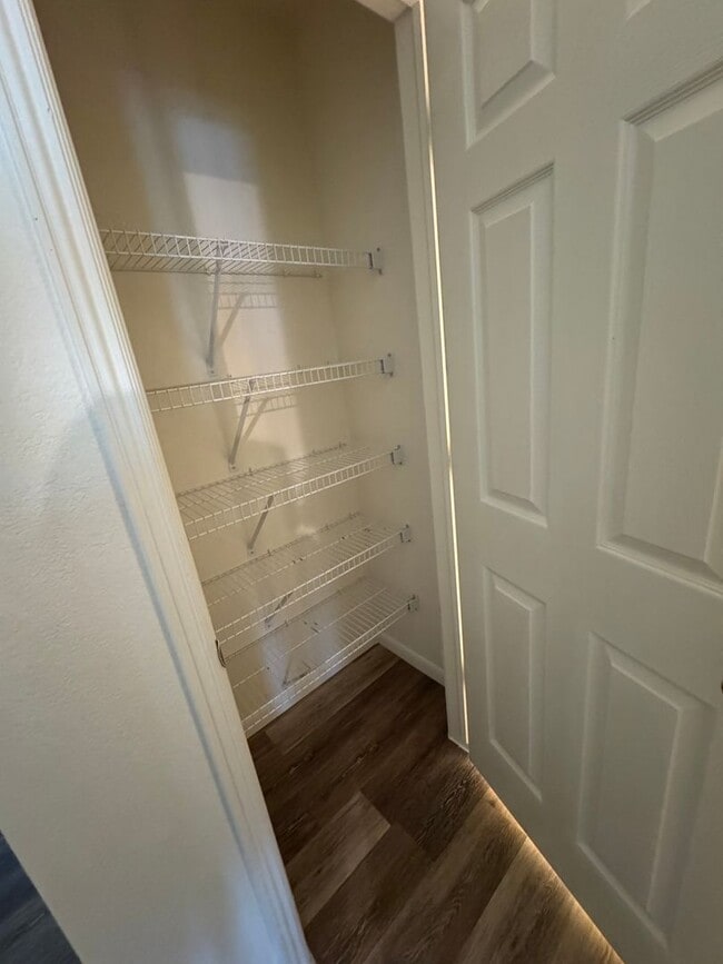 Building Photo - Beautiful 4 bedroom house avail 6/12