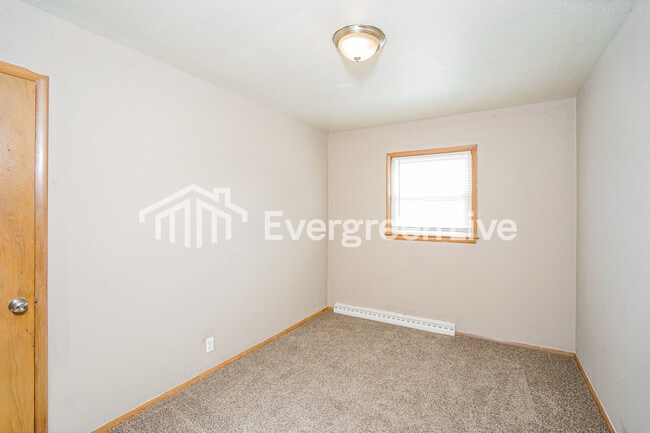 Building Photo - 8715 W Lawrence Ave