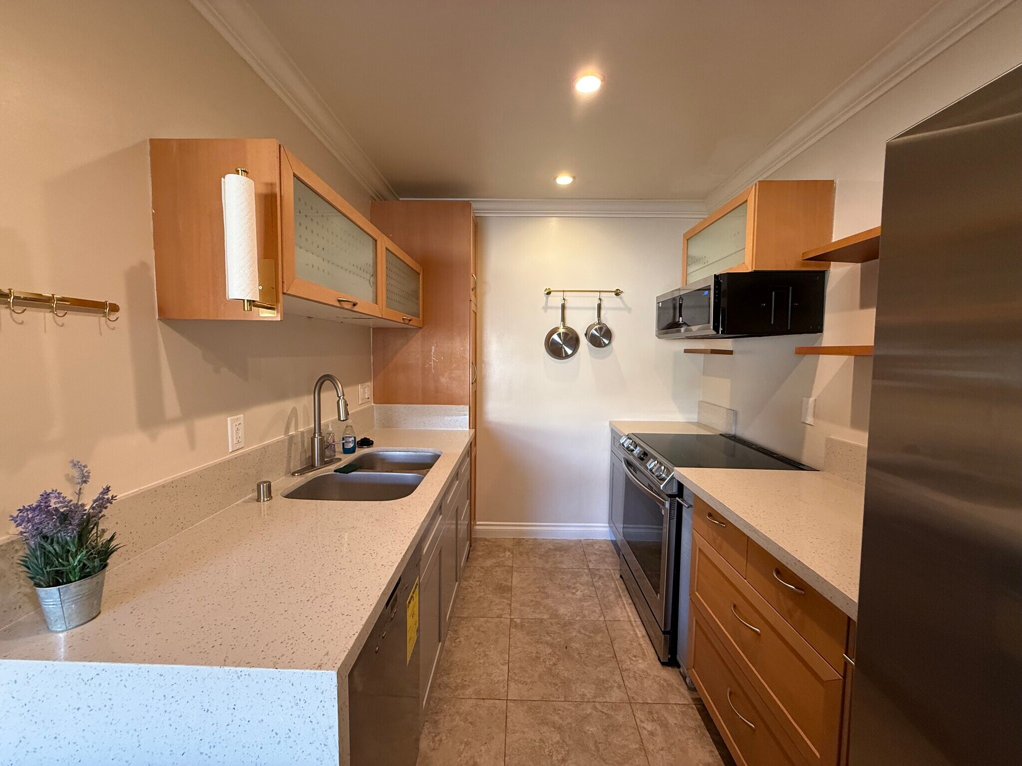 Building Photo - 408 E Civic Center Dr