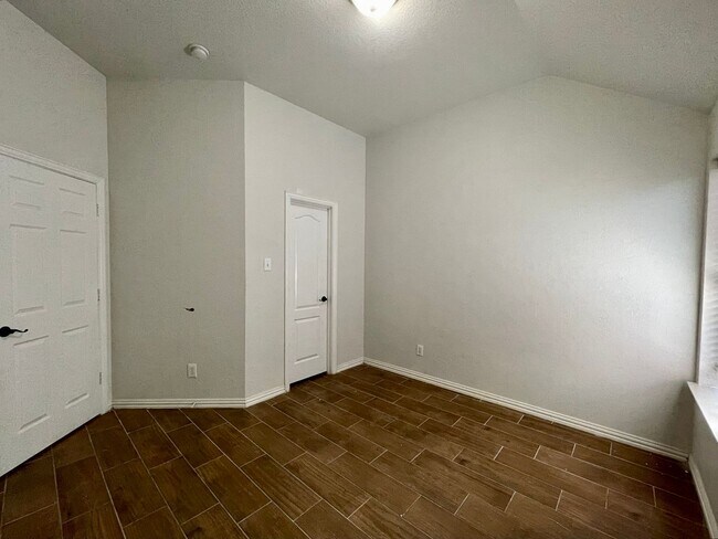 Building Photo - Gorgeous 4-bedroom home!