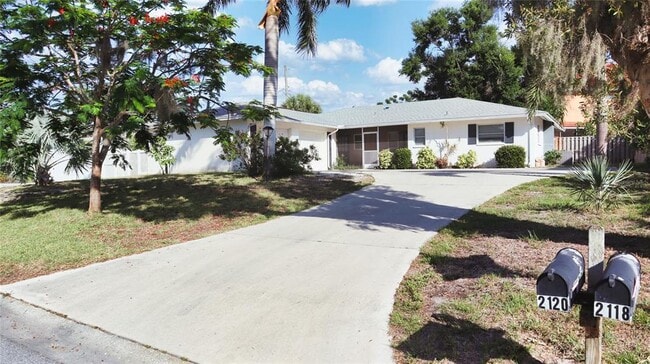 Building Photo - 2118 Michele Dr