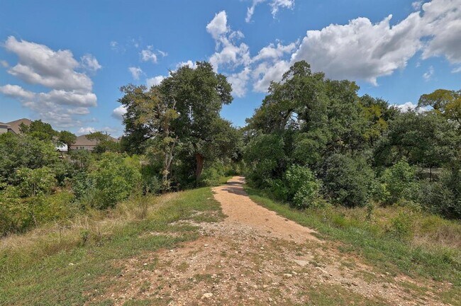 Building Photo - 2809 Stone Branch Dr