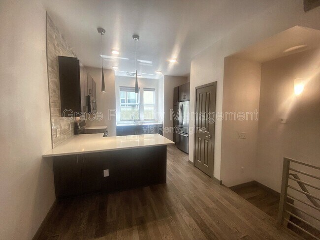 Building Photo - 2200 Tremont Pl