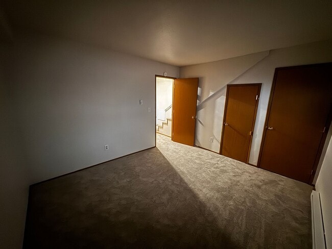 Building Photo - Charming Updated 2-Bed, 2.5-Bath Condo in Bremerton