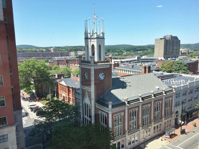 Building Photo - 875 Elm St