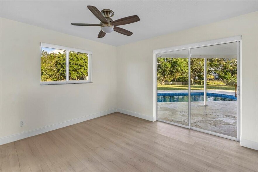 Building Photo - 290 NW 65th Ave